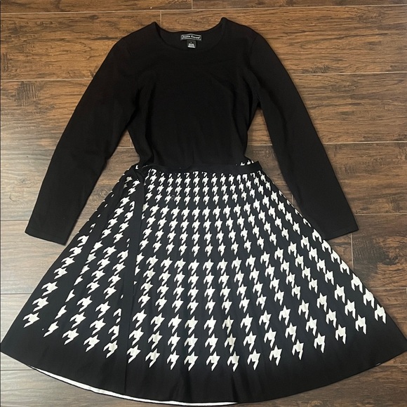 Jessica Howard Classic Black Dress - Picture 1 of 2